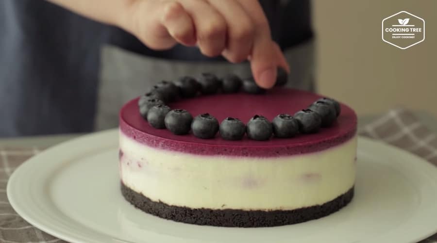 blueberry cheesecake decorating