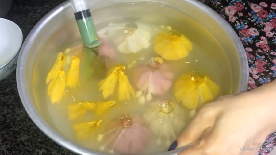 forming jelly art flowers