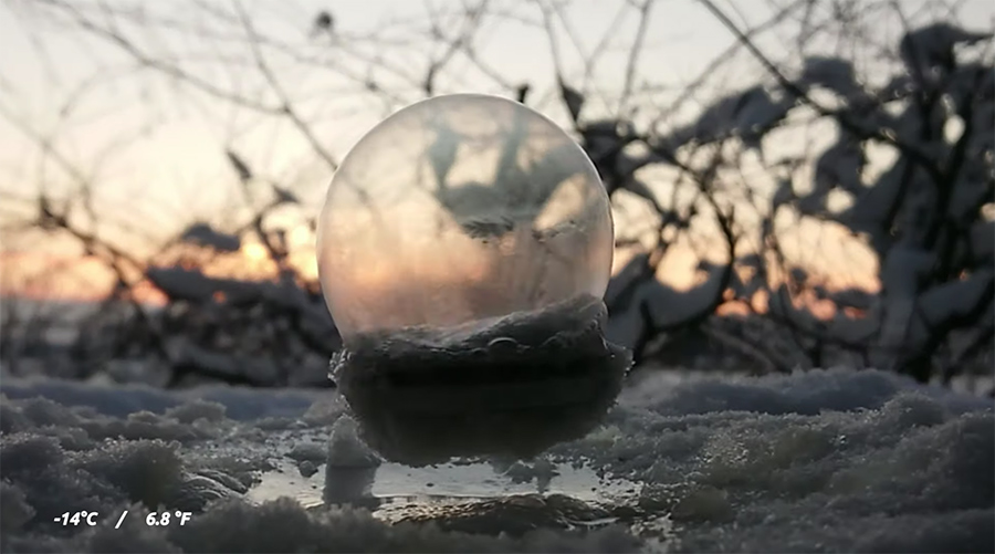 levitating bubble while it freezes