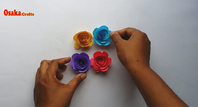 Osaka Crafts: arranging small paper roses